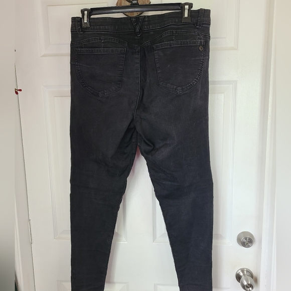 Democracy Woman's Streach Black Denim AB Solutions Booty Lift Jegging, Size: 14 - Picture 13 of 17